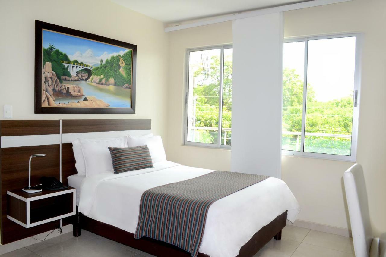 Hotel Metropolitano Plaza فاليدوبار المظهر الخارجي الصورة